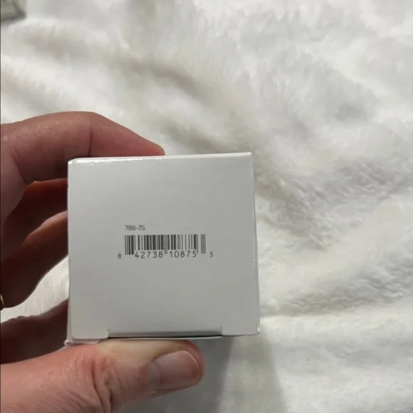 Glo Skin Beauty Bio-Renew EGF Cream - White and Purple Accents - Picture 4 of 6